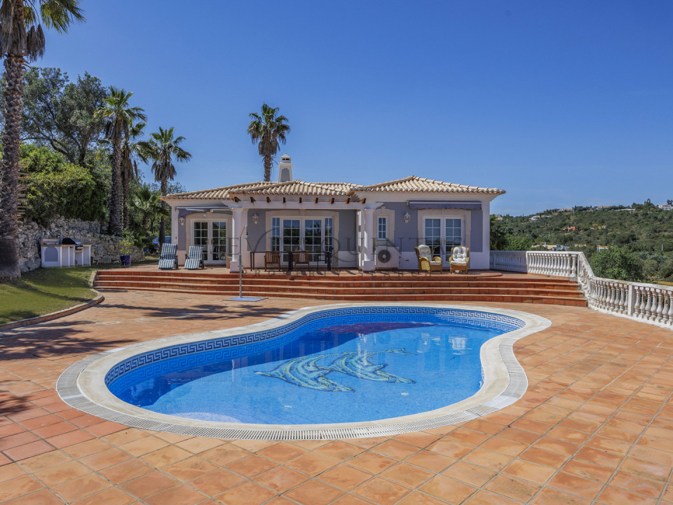 For sale charming 3 bedroom classical villa with pool