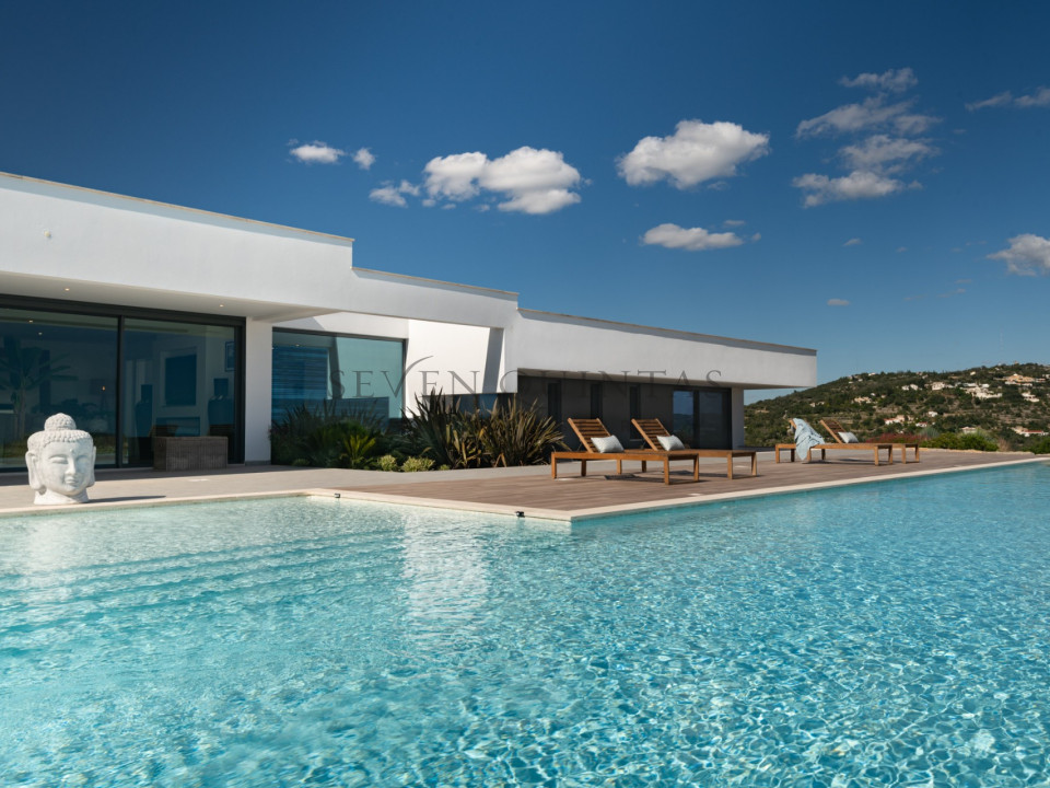 For sale contemporary style four bedroom villa