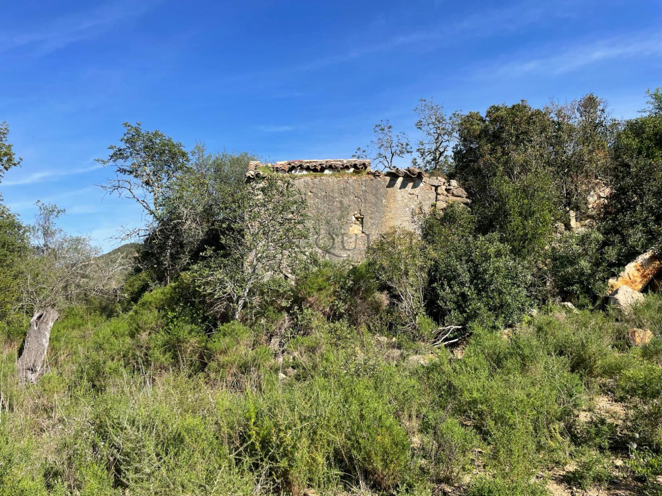 For sale, plot with approved project